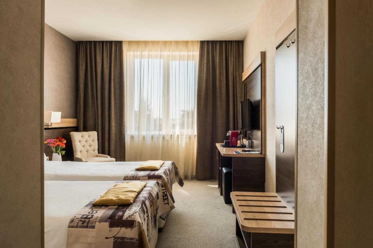 Dunav Plaza Hotel รูเซ ภายนอก รูปภาพ